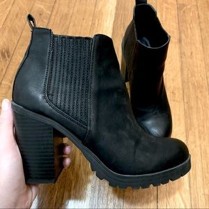 Black block heel ankle boots size 6